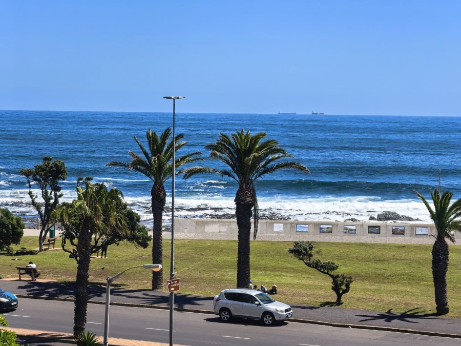 To Let 3 Bedroom Property for Rent in Sea Point Western Cape